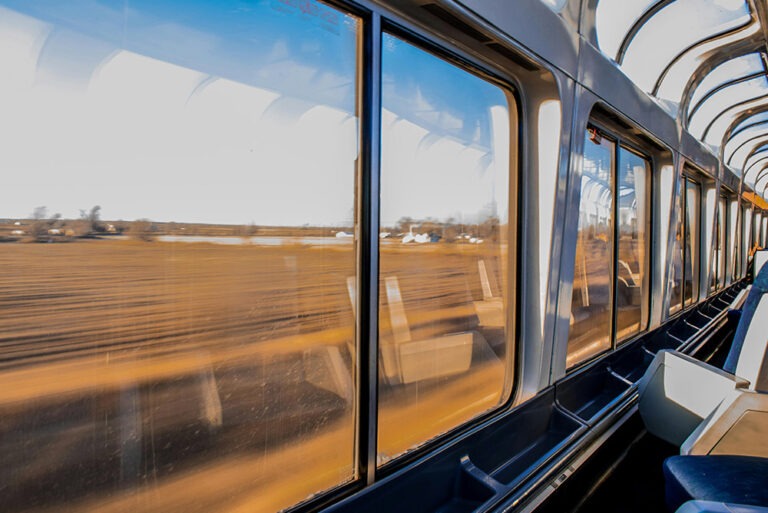 Interno della carrozza di un treno